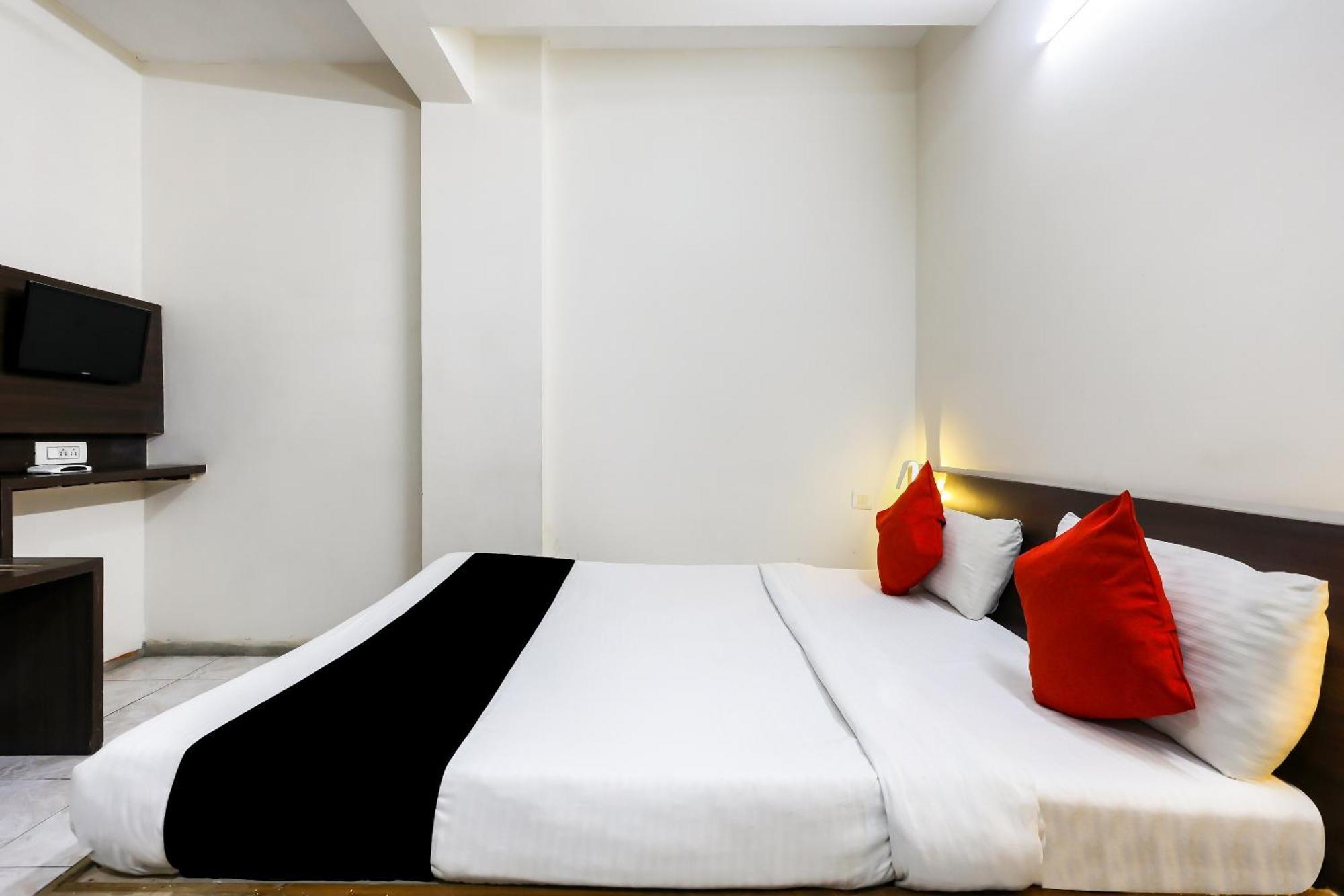 Collection O 3761 Hotel Shree Datta Indore Exterior foto