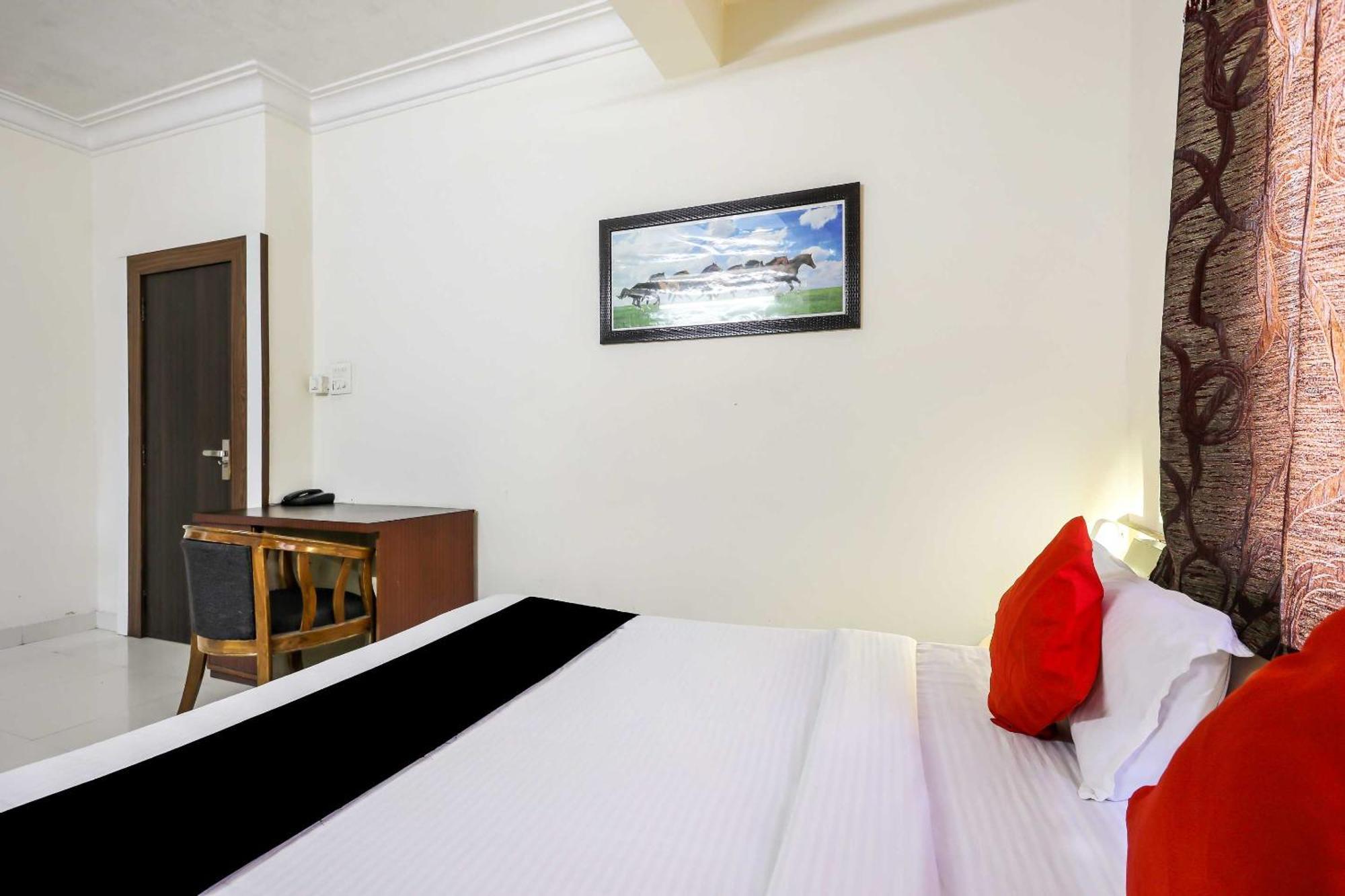Collection O 3761 Hotel Shree Datta Indore Exterior foto